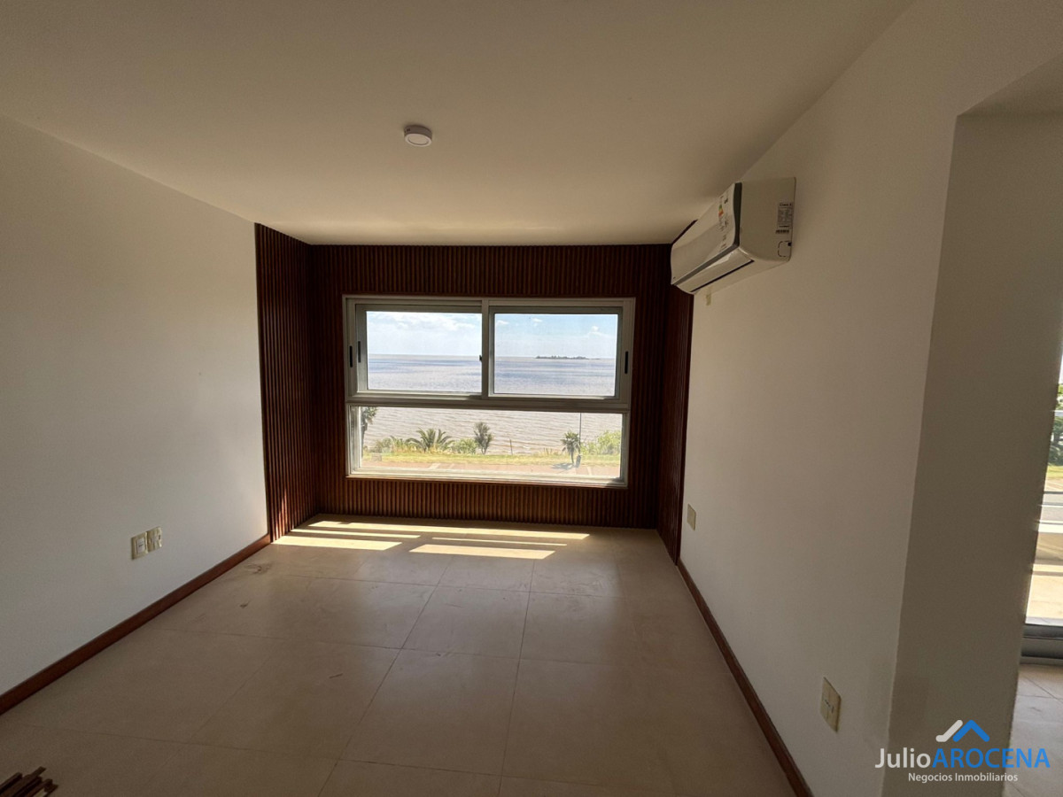 Apartamento ID.1362 - Hermoso apartamento en venta en primera línea. Rambla de Colonia del Sacramento.