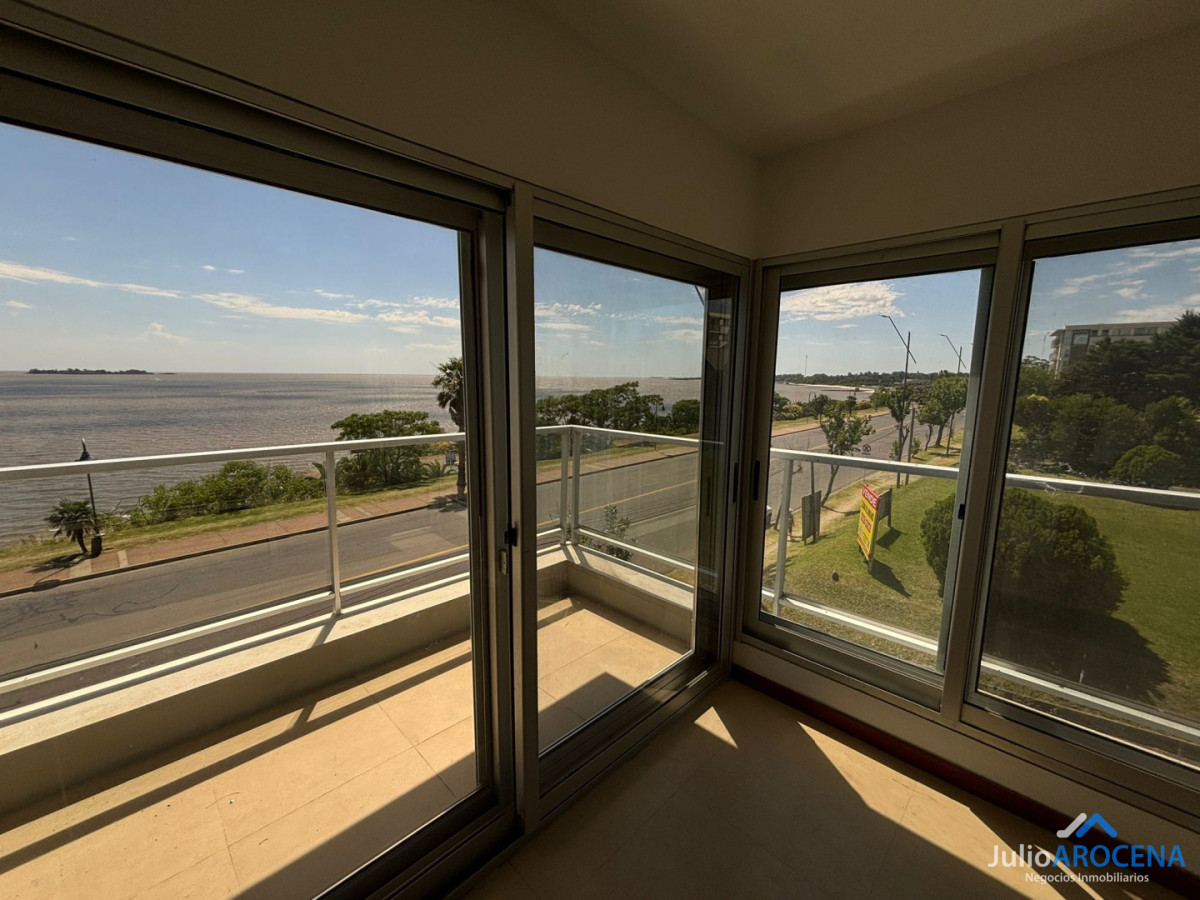 Apartamento ID.1362 - Hermoso apartamento en venta en primera línea. Rambla de Colonia del Sacramento.