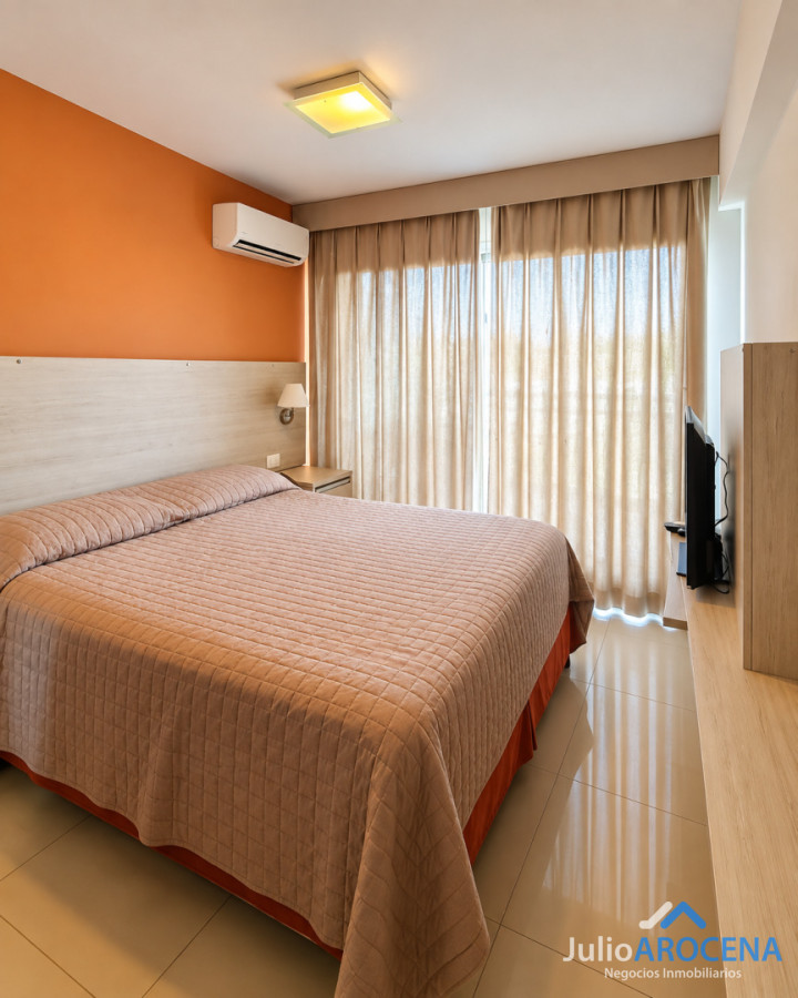 Apartamento ID.1493 - APARTAMENTO CON VISTA A LA BAHÍA DE LA CIUDAD DE COLONIA EN VENTA