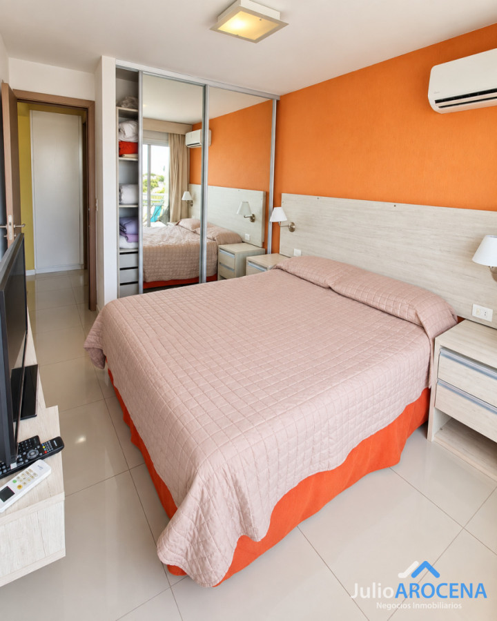 Apartamento ID.1493 - APARTAMENTO CON VISTA A LA BAHÍA DE LA CIUDAD DE COLONIA EN VENTA