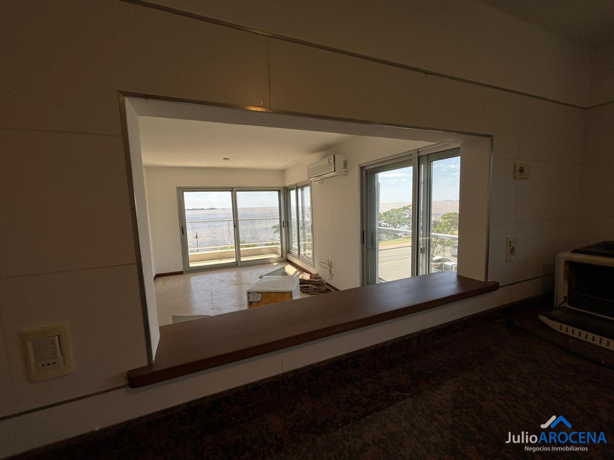 Apartamento ID.1362 - Hermoso apartamento en venta en primera línea. Rambla de Colonia del Sacramento.