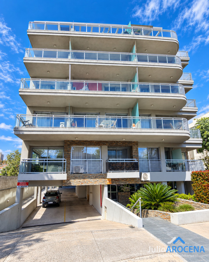 Apartamento ID.1493 - APARTAMENTO CON VISTA A LA BAHÍA DE LA CIUDAD DE COLONIA EN VENTA