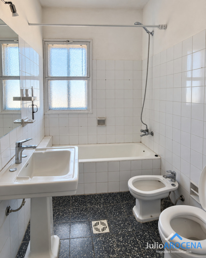 Apartamento ID.1475 - APARTAMENTO MUY LUMINOSO CON BALCÓN Y VISTA AL RÍO EN EL CENTRO