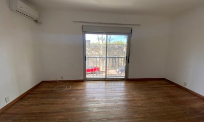 ¡Descubre este encantador apartamento en el corazón de Colonia del Sacramento!