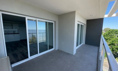 Unidad 402: Un Hogar con la Costa como Escenario Principal