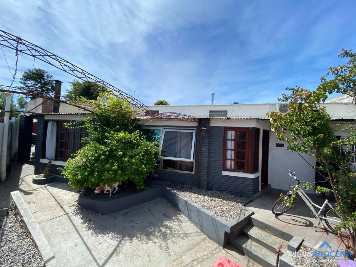 Casa ID.605 - Casa con Local al frente 
