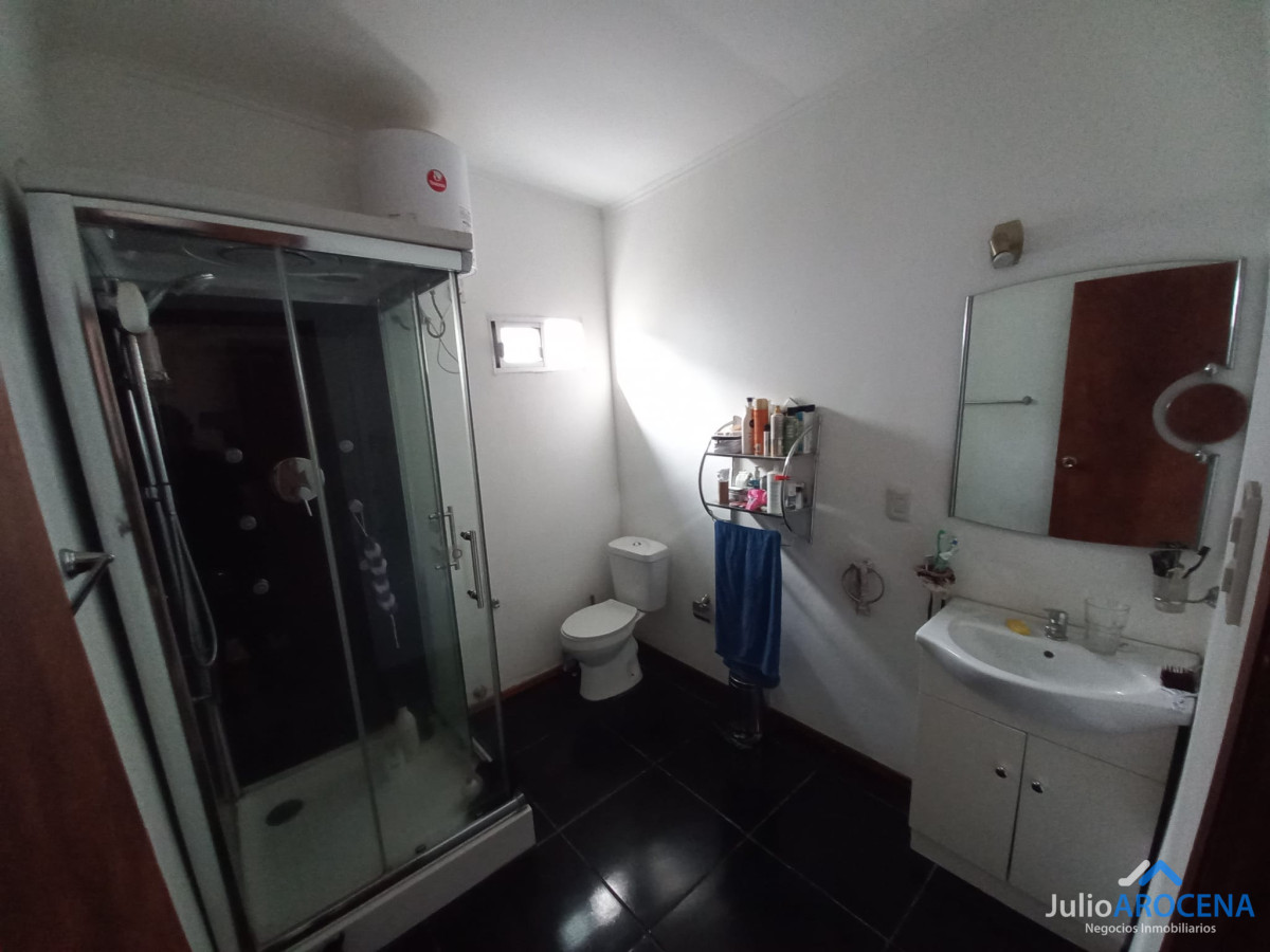 Casa ID.1200 - Casa en venta en las quintitas 3 dormitorios, uno en suite, 2 baños completos.