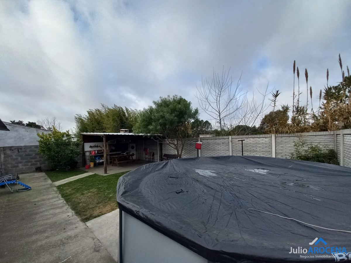 Casa ID.1200 - Casa en venta en las quintitas 3 dormitorios, uno en suite, 2 baños completos.