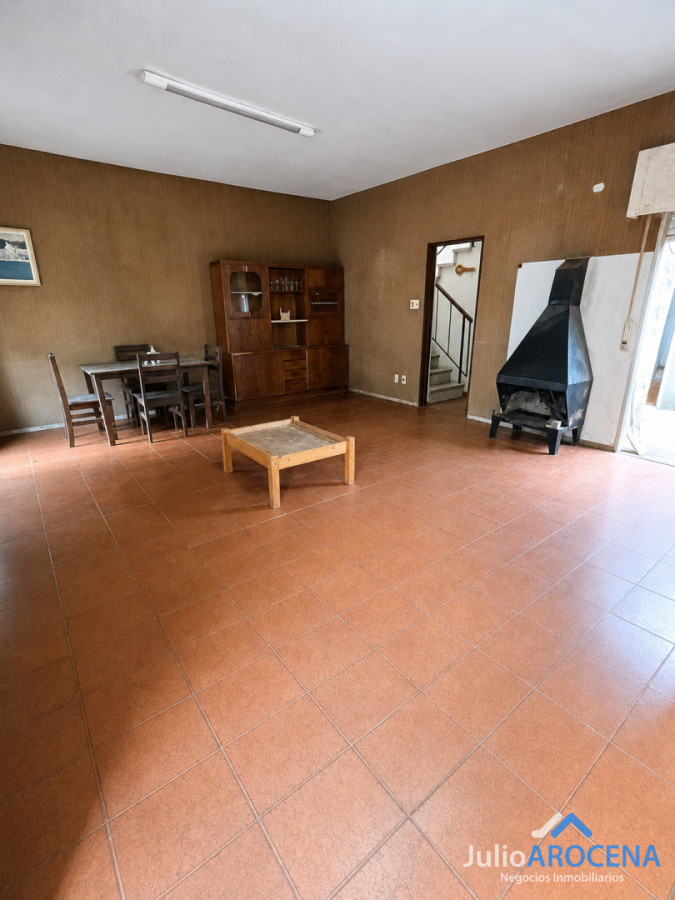 Casa ID.768 - Venta y alquiler de casa en Colonia a pocas cuadras de Gral. Flores