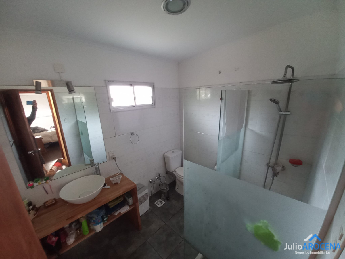 Casa ID.1200 - Casa en venta en las quintitas 3 dormitorios, uno en suite, 2 baños completos.