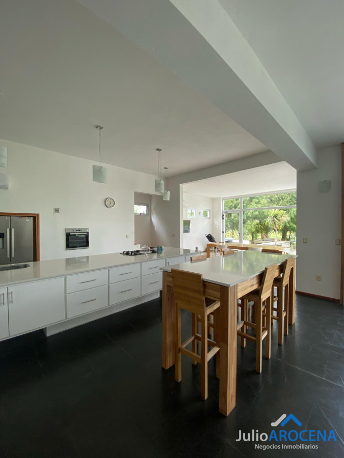 Casa ID.1237 - Moderna casa de 4 dormitorios con baños en suite, en barrio Privado