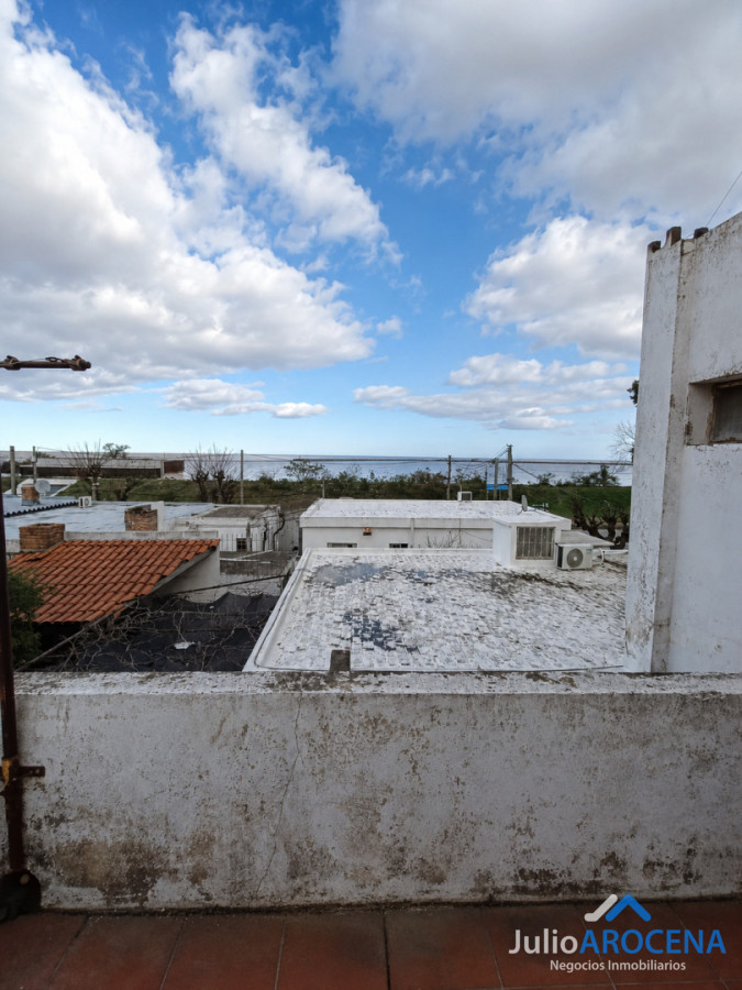 Casa ID.768 - Venta y alquiler de casa en Colonia a pocas cuadras de Gral. Flores