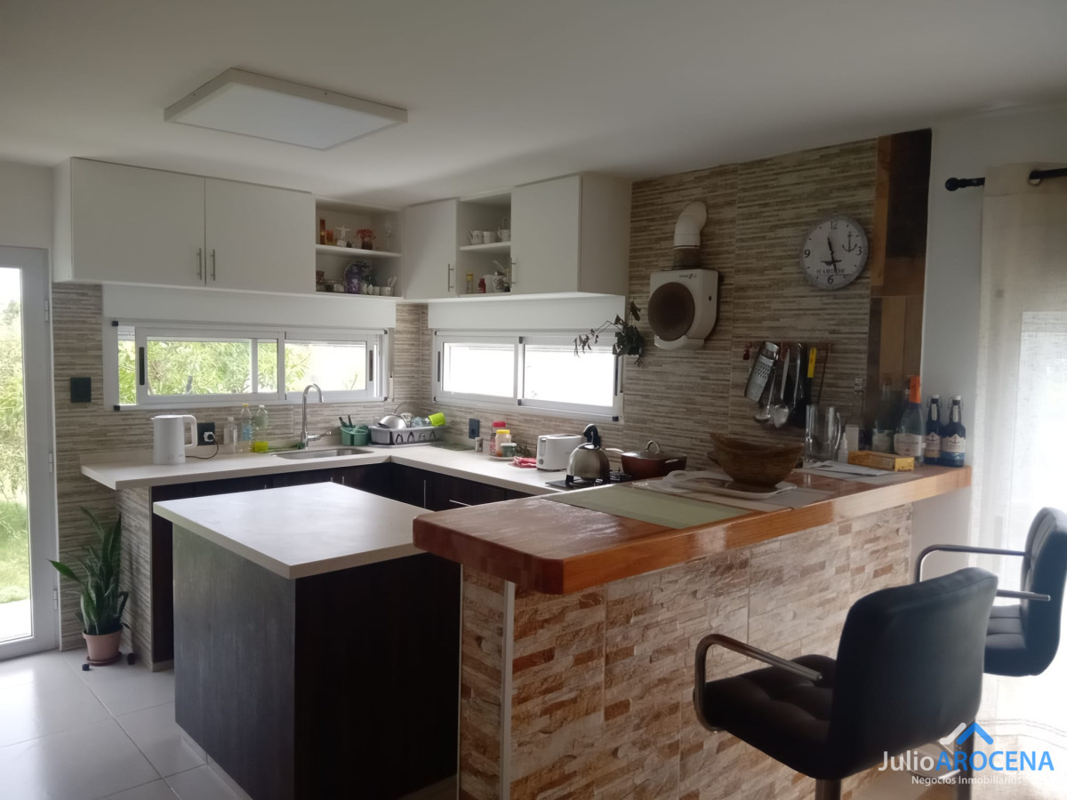 Casa ID.1273 - TREMENDA CASA DE 3 DORMITORIOS Y 2 BAÑOS