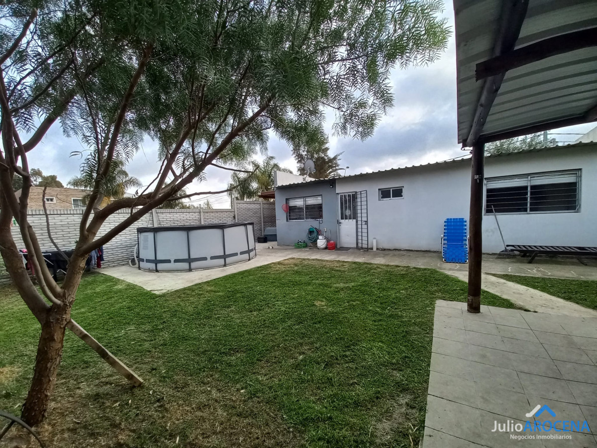 Casa ID.1200 - Casa en venta en las quintitas 3 dormitorios, uno en suite, 2 baños completos.