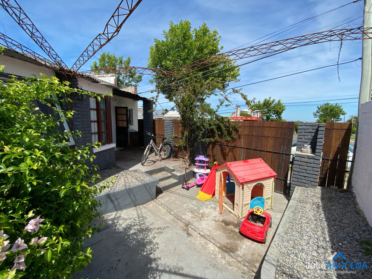 Casa ID.605 - Casa con Local al frente 