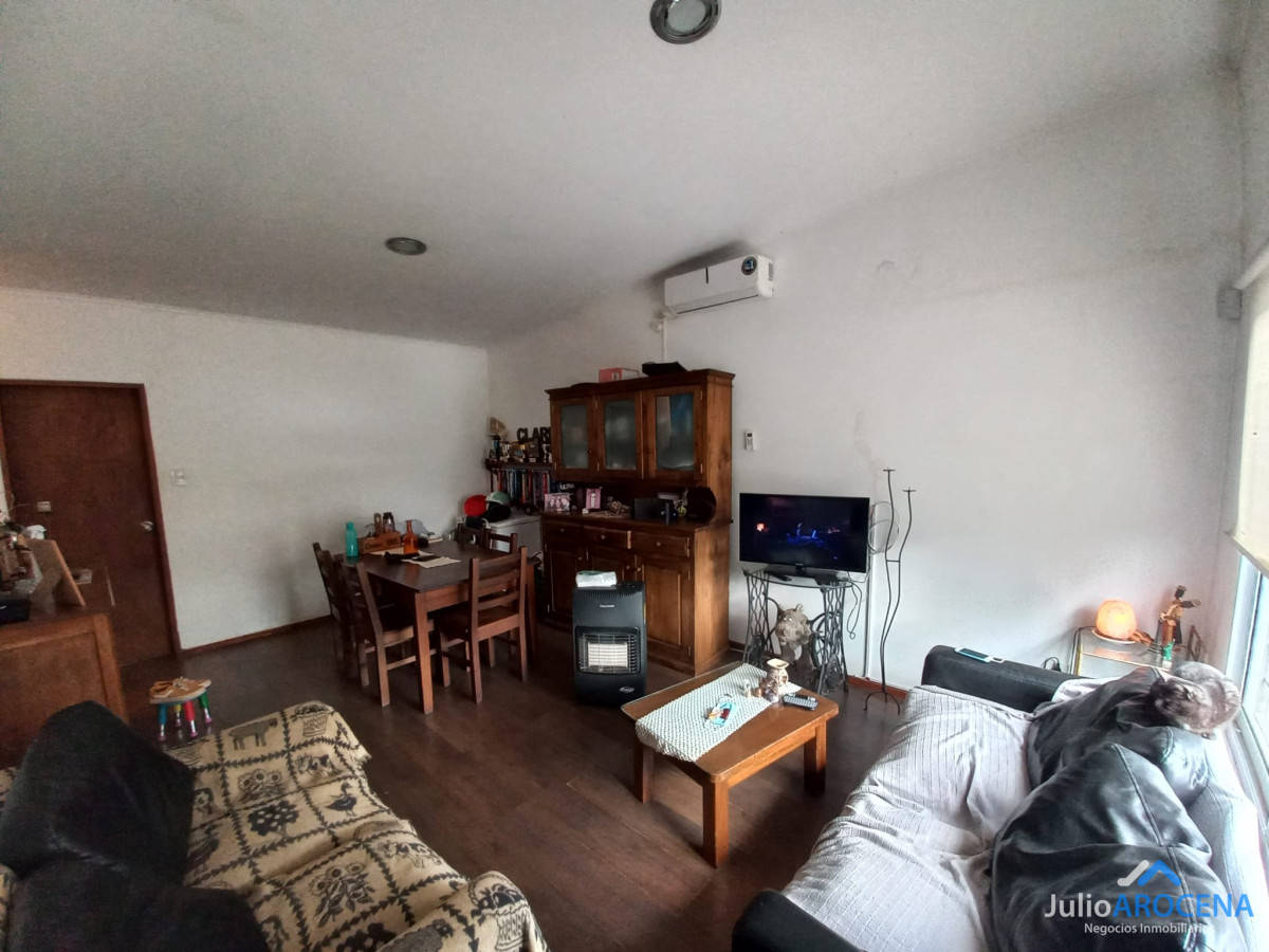Casa ID.1200 - Casa en venta en las quintitas 3 dormitorios, uno en suite, 2 baños completos.