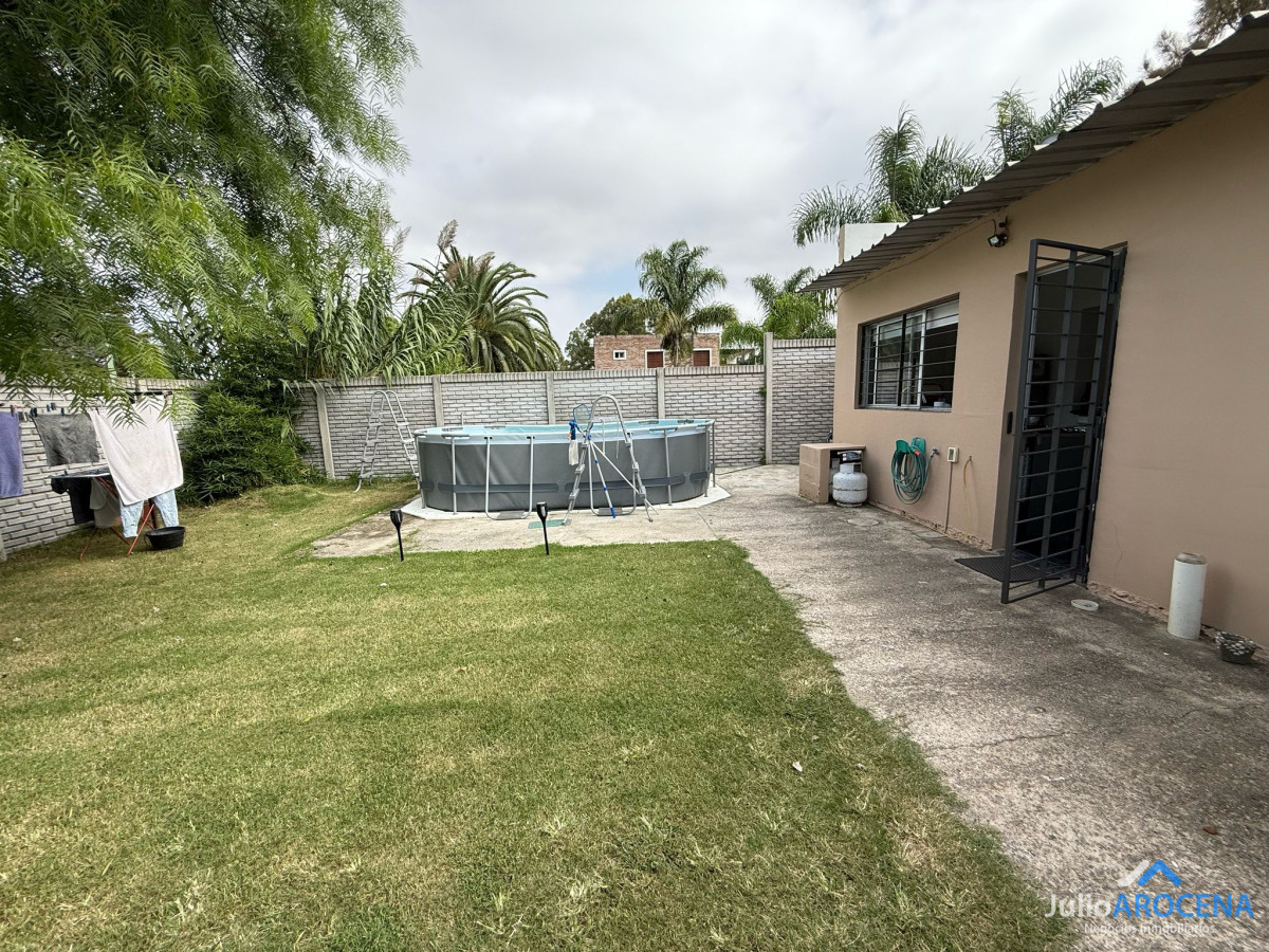 Casa ID.1200 - Casa en venta en las quintitas 3 dormitorios, uno en suite, 2 baños completos.