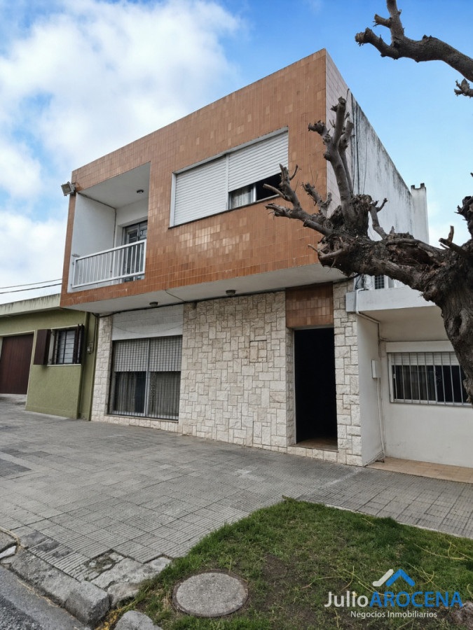Casa ID.768 - Venta y alquiler de casa en Colonia a pocas cuadras de Gral. Flores