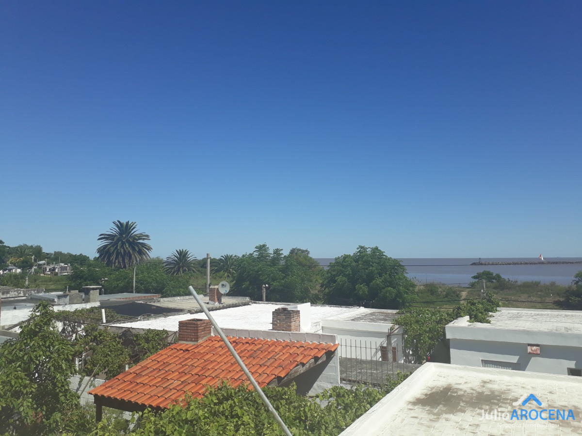 Casa ID.768 - Venta y alquiler de casa en Colonia a pocas cuadras de Gral. Flores