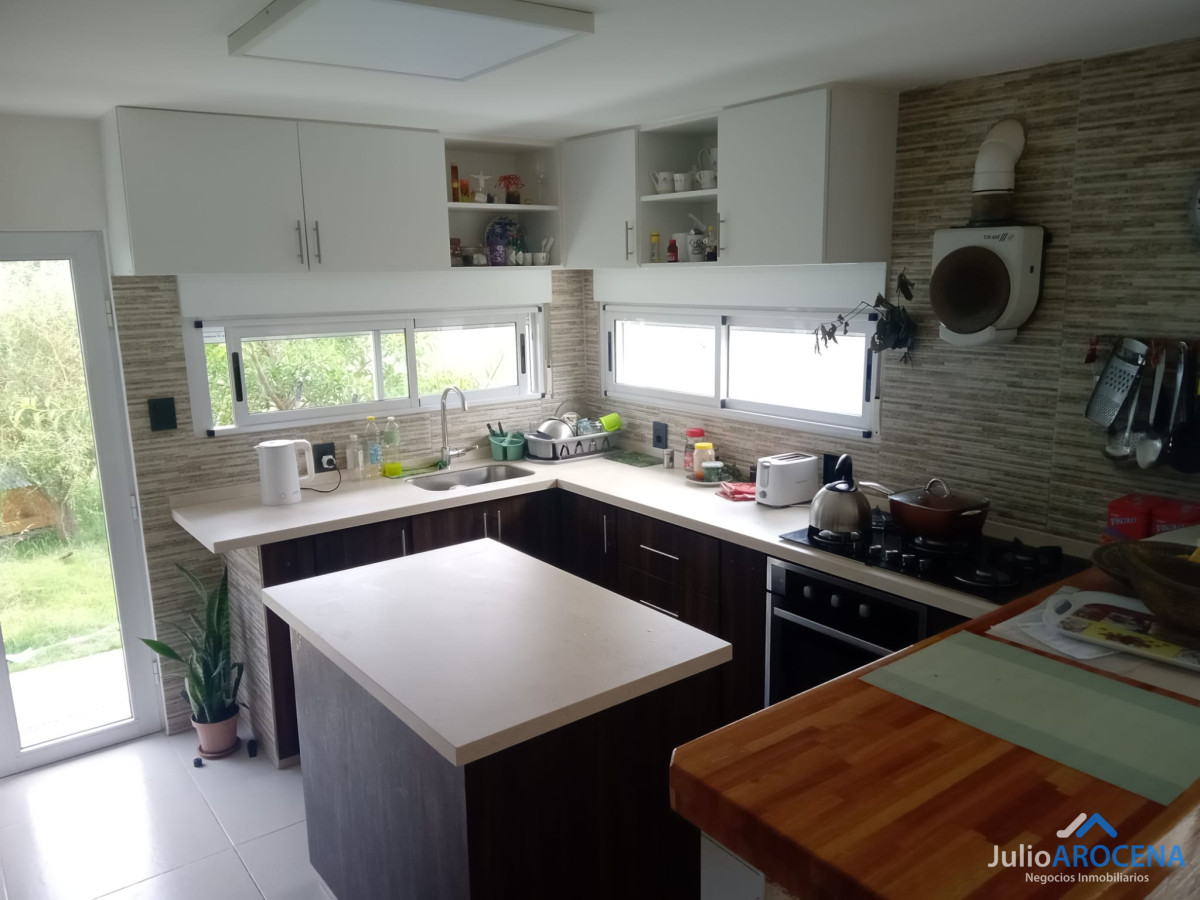 Casa ID.1273 - TREMENDA CASA DE 3 DORMITORIOS Y 2 BAÑOS