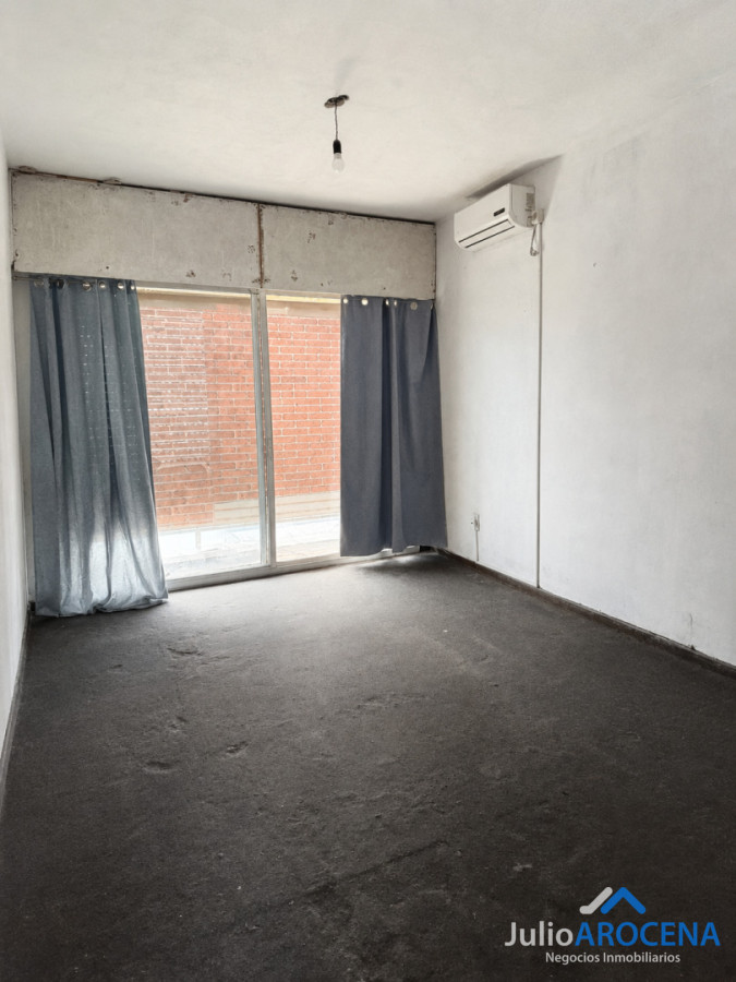 Casa ID.768 - Venta y alquiler de casa en Colonia a pocas cuadras de Gral. Flores