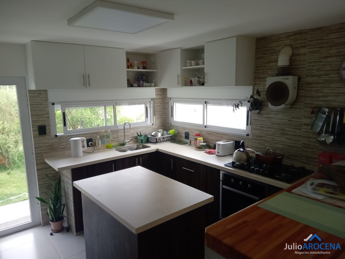 Casa ID.1273 - TREMENDA CASA DE 3 DORMITORIOS Y 2 BAÑOS