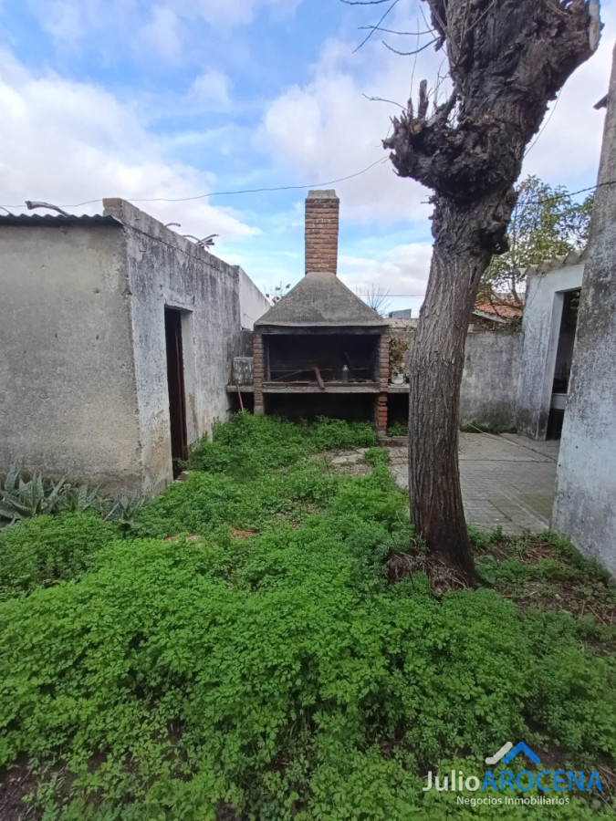 Casa ID.768 - Venta y alquiler de casa en Colonia a pocas cuadras de Gral. Flores