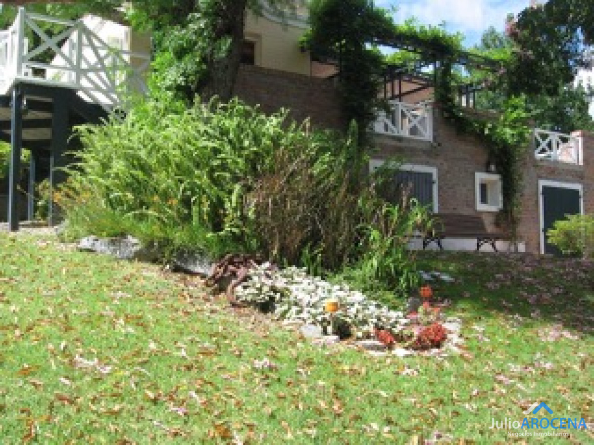 Casa ID.1077 - ¡Hermosa Casa a Pasos de la Playa y Plaza de Toros!