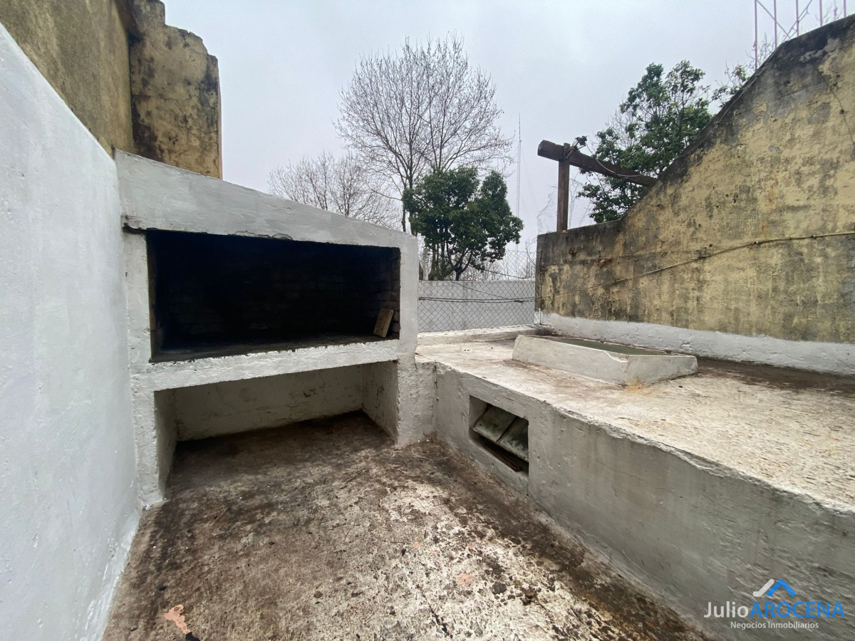 Casa ID.886 - OPORTUNIDAD Dos casas + Apto en el Centro de Colonia 