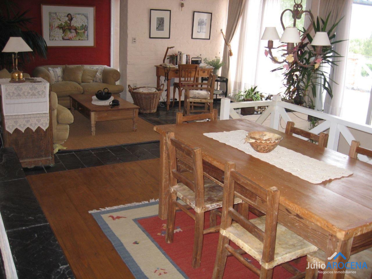 Casa ID.1077 - ¡Hermosa Casa a Pasos de la Playa y Plaza de Toros!