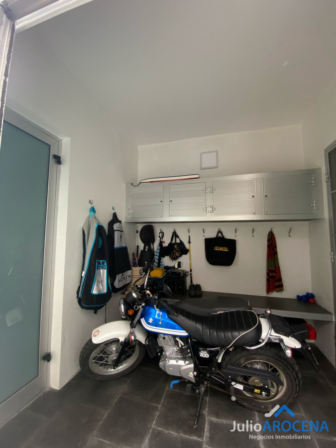 Casa ID.1237 - Moderna casa de 4 dormitorios con baños en suite, en barrio Privado