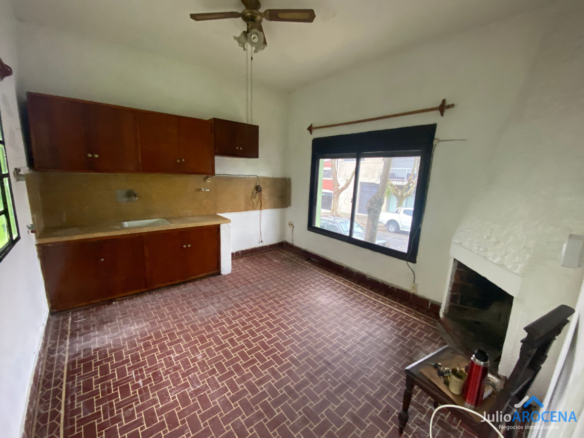 Casa ID.886 - OPORTUNIDAD Dos casas + Apto en el Centro de Colonia 