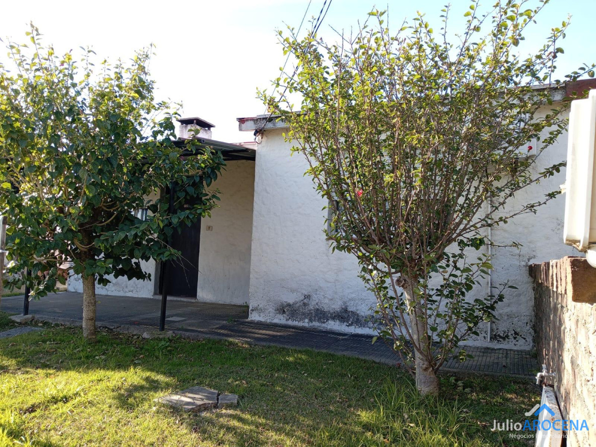 Casa ID.1276 - VENTA CASA DE DOS HABITACIONES CON GARAGE - JARDIN- PATIO- ESTUFA 