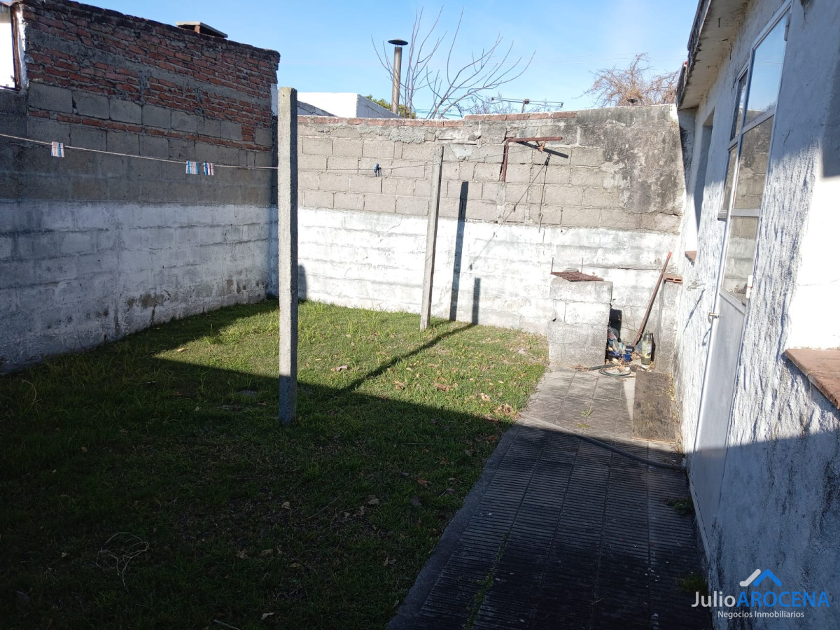 Casa ID.1276 - VENTA CASA DE DOS HABITACIONES CON GARAGE - JARDIN- PATIO- ESTUFA 