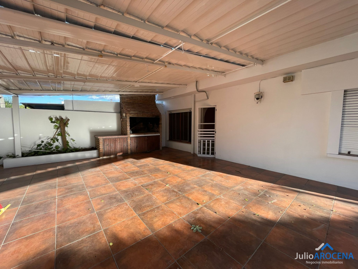 Casa ID.1102 -  ¡Hermosa Casa en Ave. Luis Alberto de Herrera! 