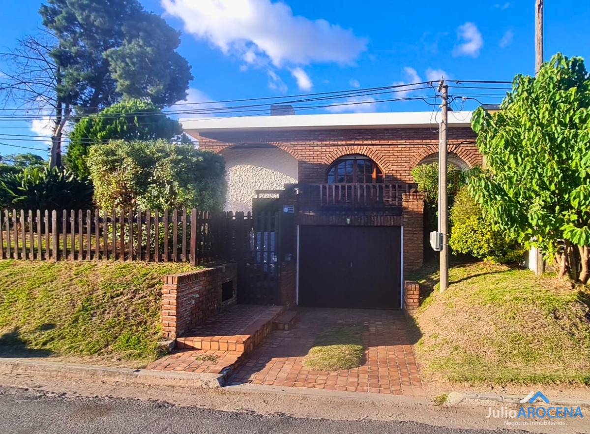 Casa ID.1102 -  ¡Hermosa Casa en Ave. Luis Alberto de Herrera! 