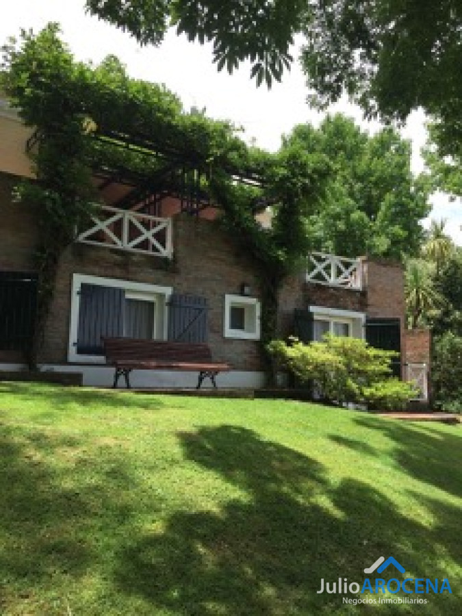 Casa ID.1077 - ¡Hermosa Casa a Pasos de la Playa y Plaza de Toros!