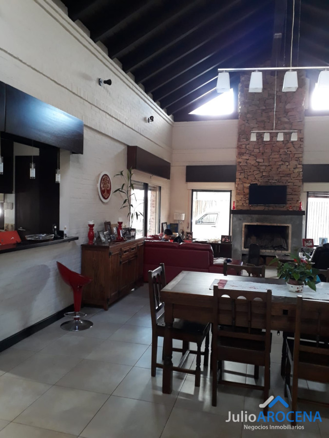 Casa ID.1061 - Impresionante Casa con Espacios Amplios y Acabados de Alta Calidad