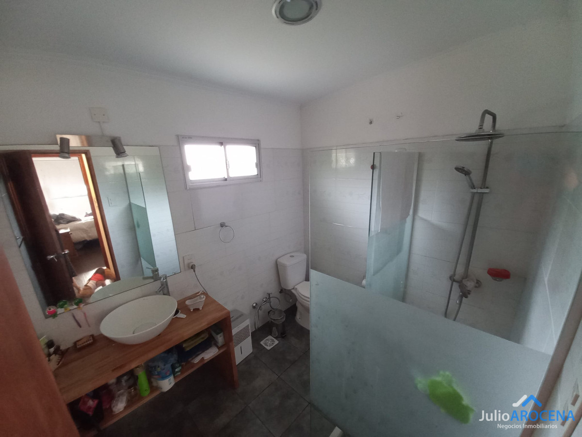 Casa ID.1200 - Casa en venta en las quintitas 3 dormitorios, uno en suite, 2 baños completos.