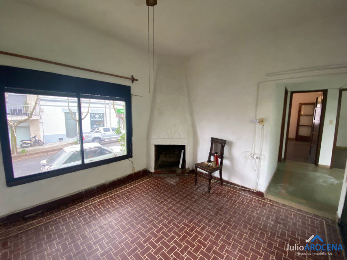 Casa ID.886 - OPORTUNIDAD Dos casas + Apto en el Centro de Colonia 