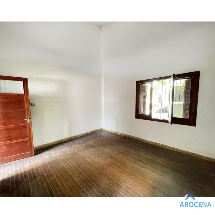 Casa ID.886 - OPORTUNIDAD Dos casas + Apto en el Centro de Colonia 