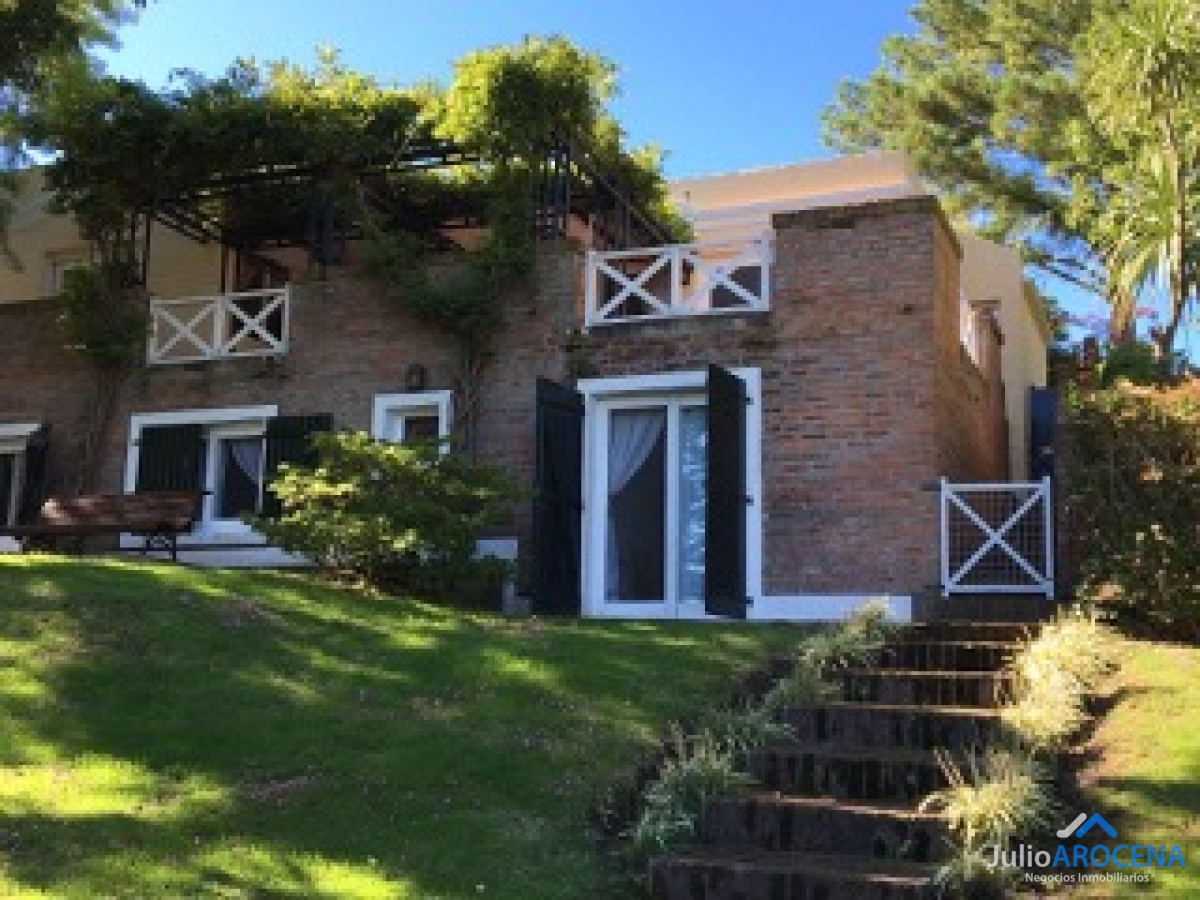 Casa ID.1077 - ¡Hermosa Casa a Pasos de la Playa y Plaza de Toros!