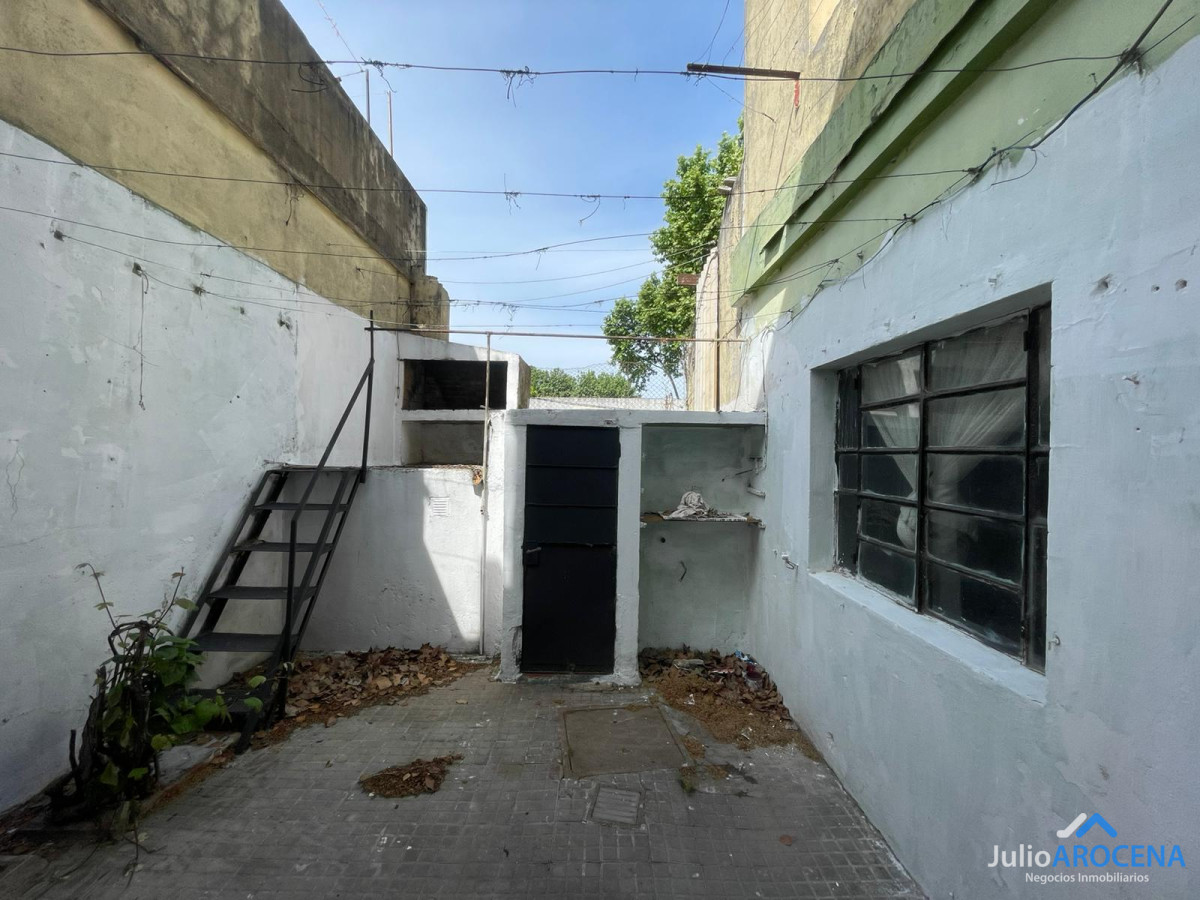 Casa ID.886 - OPORTUNIDAD Dos casas + Apto en el Centro de Colonia 
