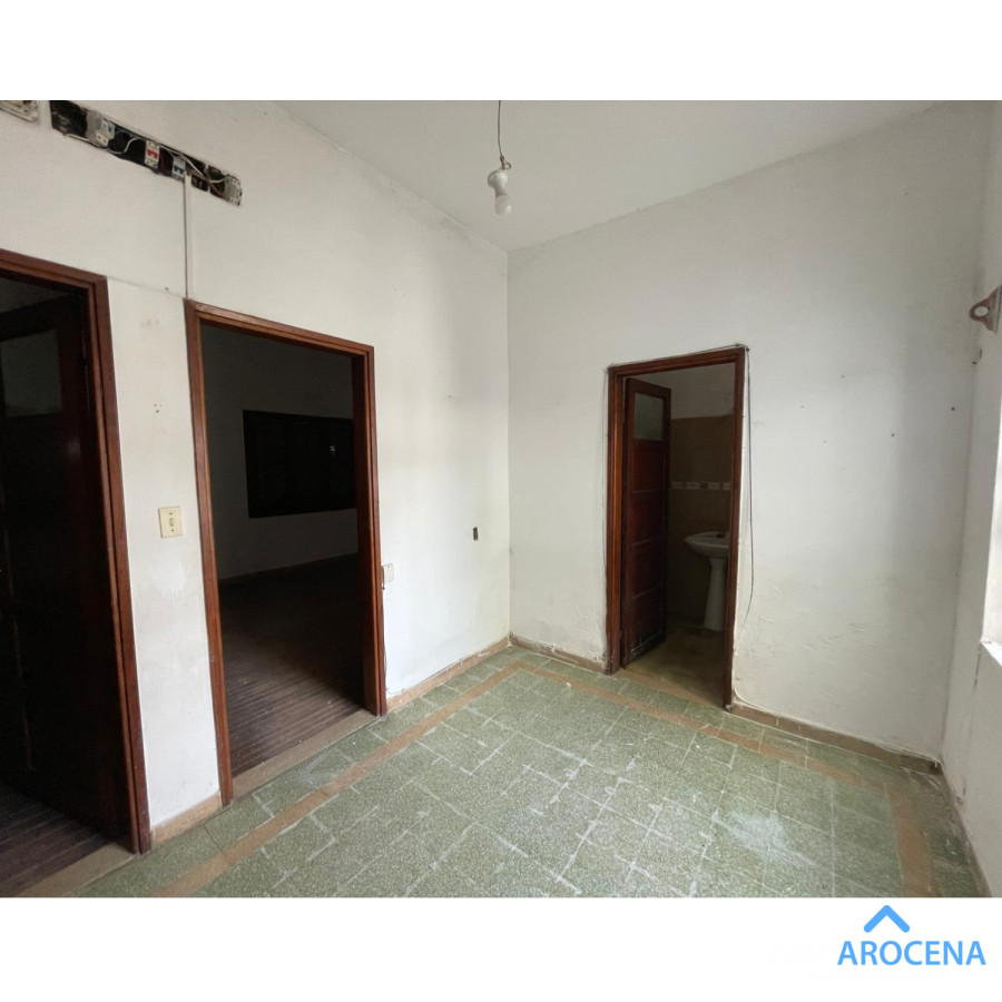 Casa ID.886 - OPORTUNIDAD Dos casas + Apto en el Centro de Colonia 
