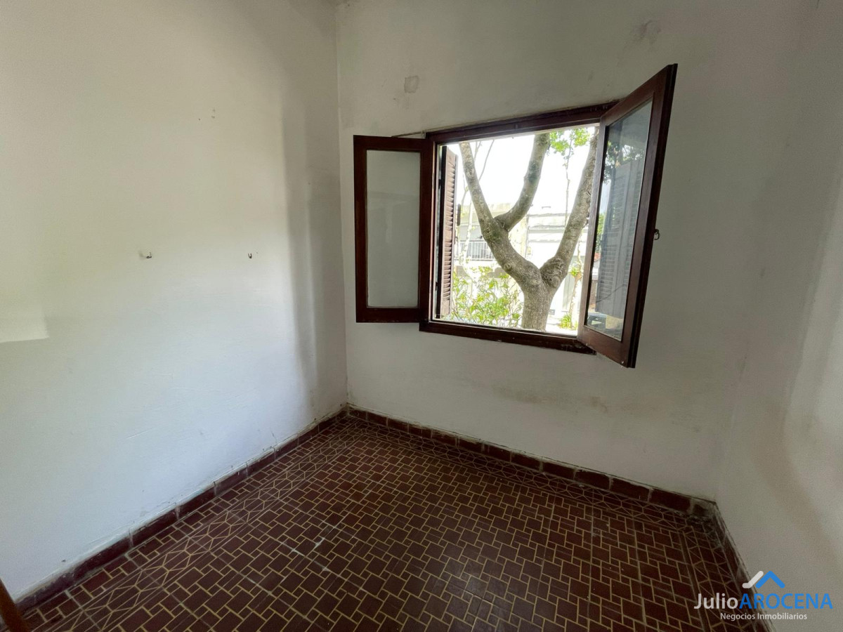 Casa ID.886 - OPORTUNIDAD Dos casas + Apto en el Centro de Colonia 