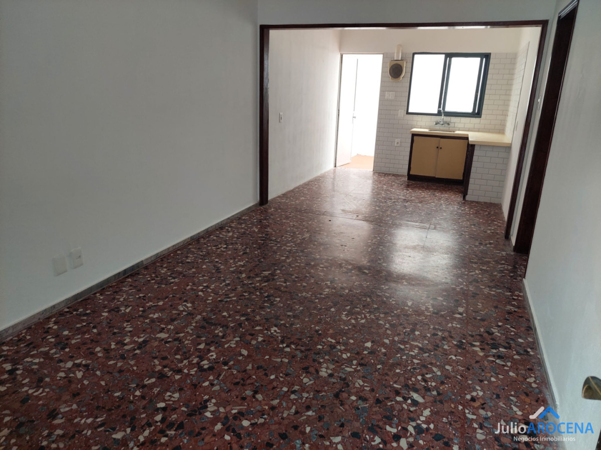 Casa ID.1451 - CASA DE 2 DORMITORIOS CON PASILLO