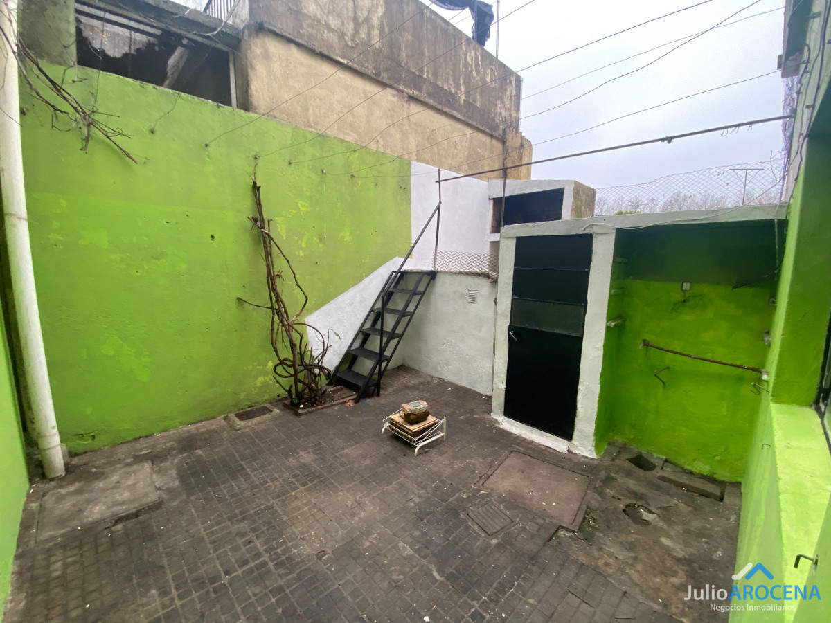 Casa ID.886 - OPORTUNIDAD Dos casas + Apto en el Centro de Colonia 
