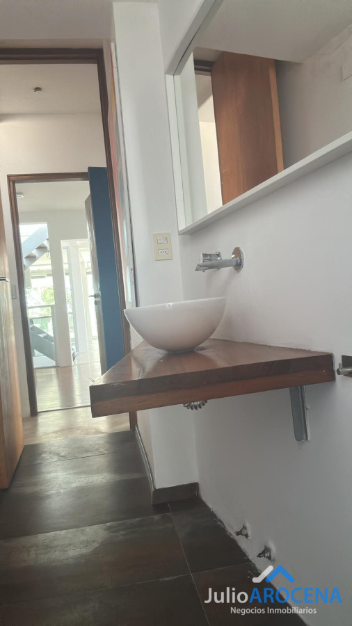 Casa ID.1321 - 🏡 ¡HERMOSA CASA A 5 CUADRAS DE GRAL. FLORES - COLONIA! ✨