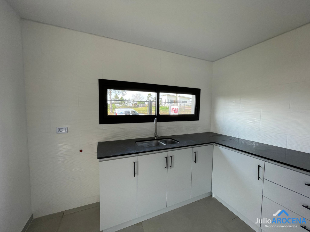 Casa ID.1073 - ¡Tu Nueva Casa Te Espera en Colonia del Sacramento!