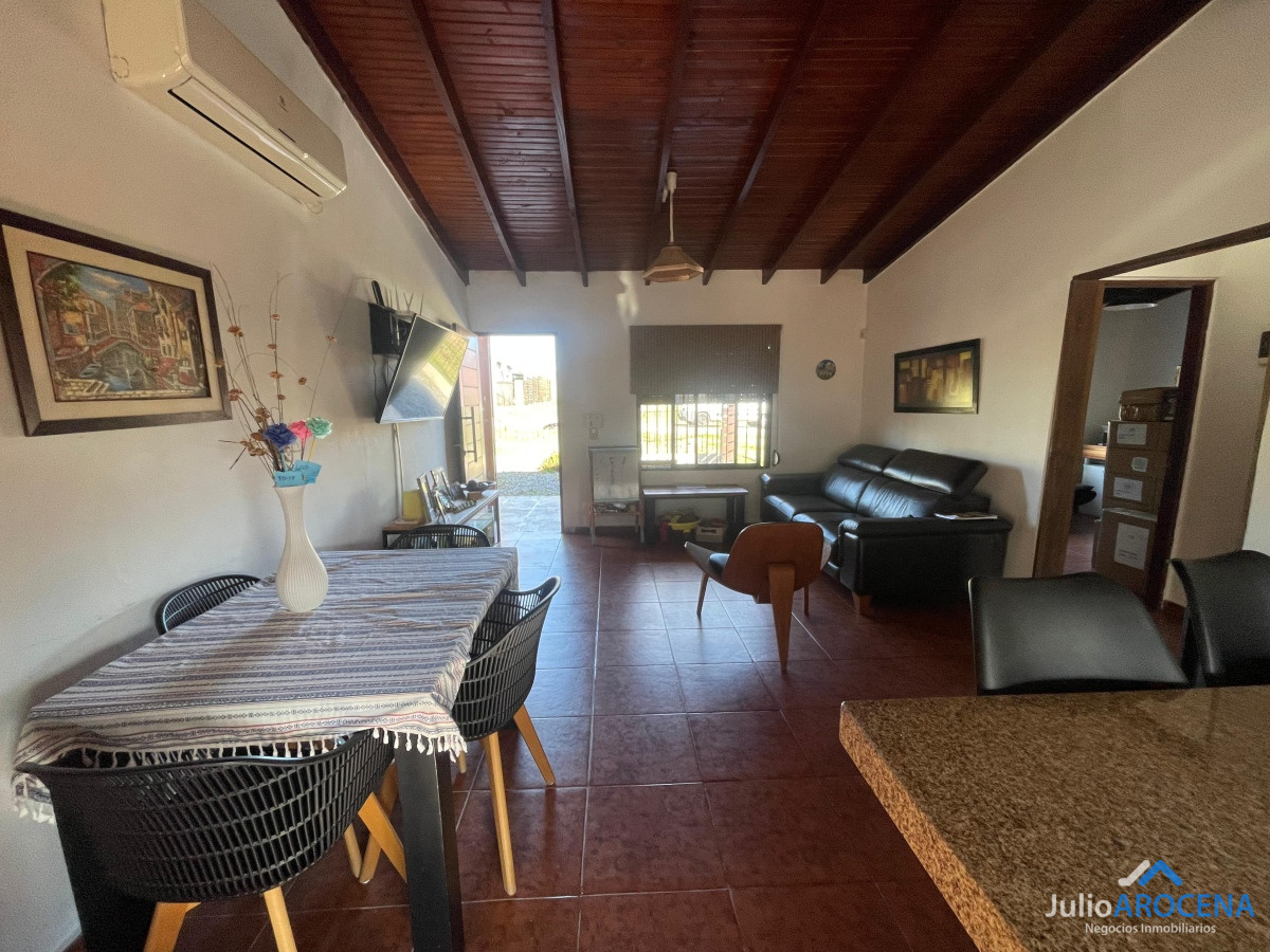 Casa ID.1097 -  Casa Principal con Estilo y Comodidad - U$D 193.000 